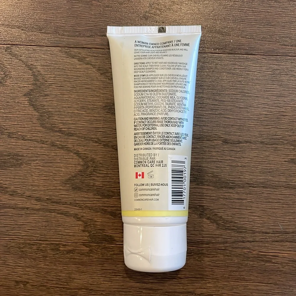 NWT Common Care Exfoliating Scalp Scrub and Shampoo Brush